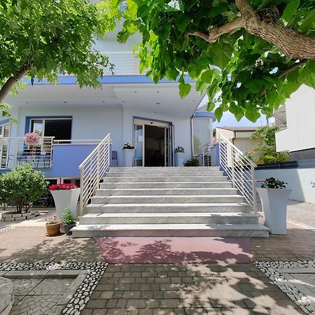 Hotel Moderno - Bed & Breakfast Cervia Kültér fotó