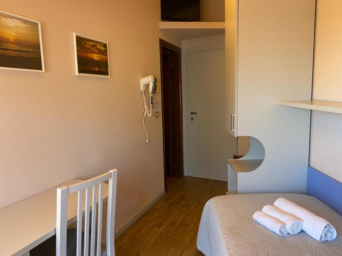 Hotel Moderno - Bed & Breakfast Cervia Kültér fotó