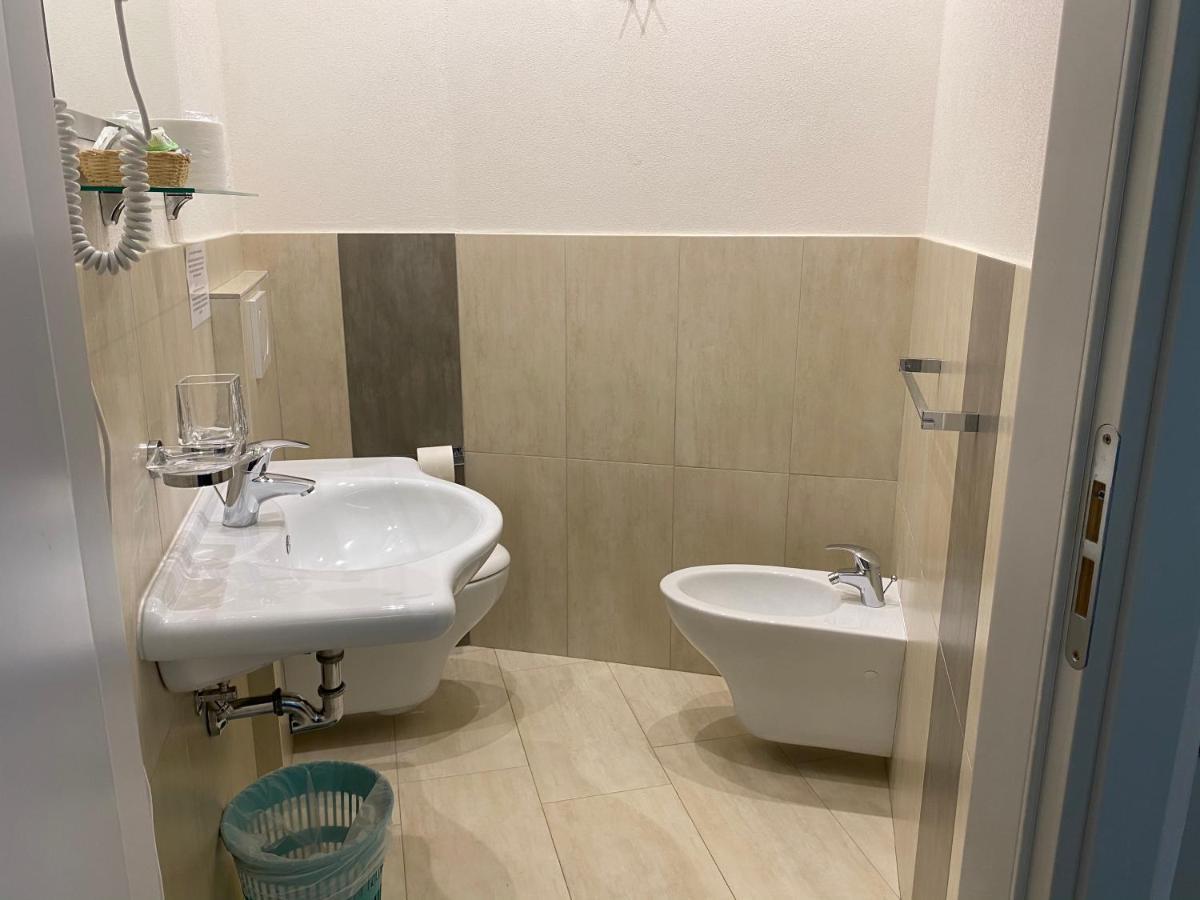Hotel Moderno - Bed & Breakfast Cervia Kültér fotó