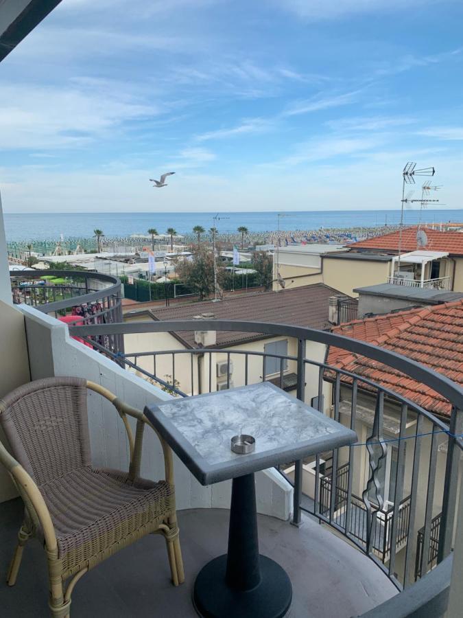 Hotel Moderno - Bed & Breakfast Cervia Kültér fotó