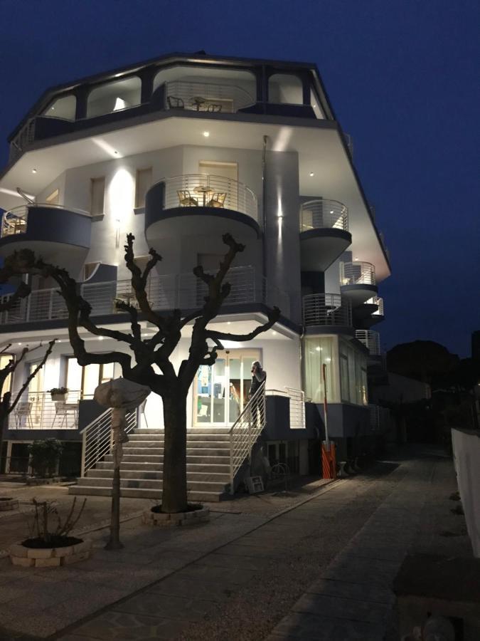 Hotel Moderno - Bed & Breakfast Cervia Kültér fotó