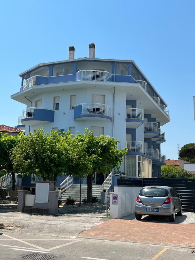 Hotel Moderno - Bed & Breakfast Cervia Kültér fotó