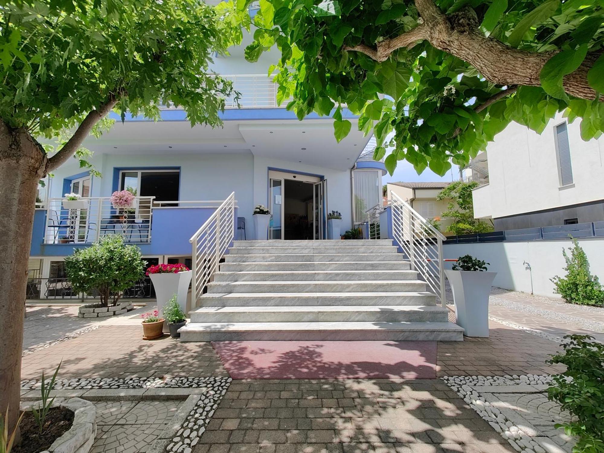 Hotel Moderno - Bed & Breakfast Cervia Kültér fotó