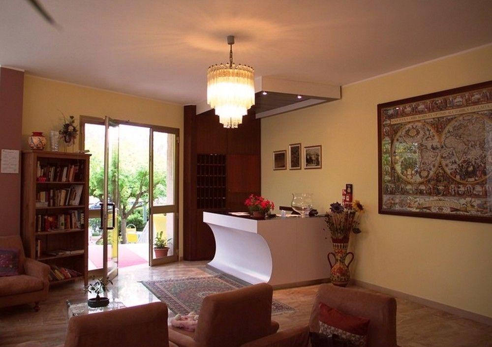 Hotel Moderno - Bed & Breakfast Cervia Kültér fotó