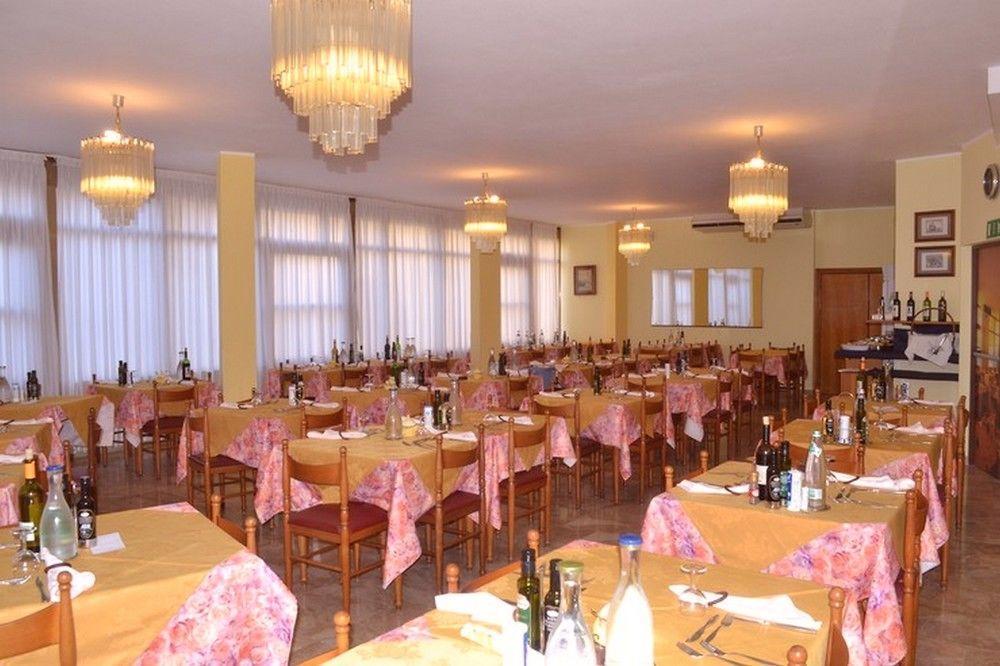 Hotel Moderno - Bed & Breakfast Cervia Kültér fotó