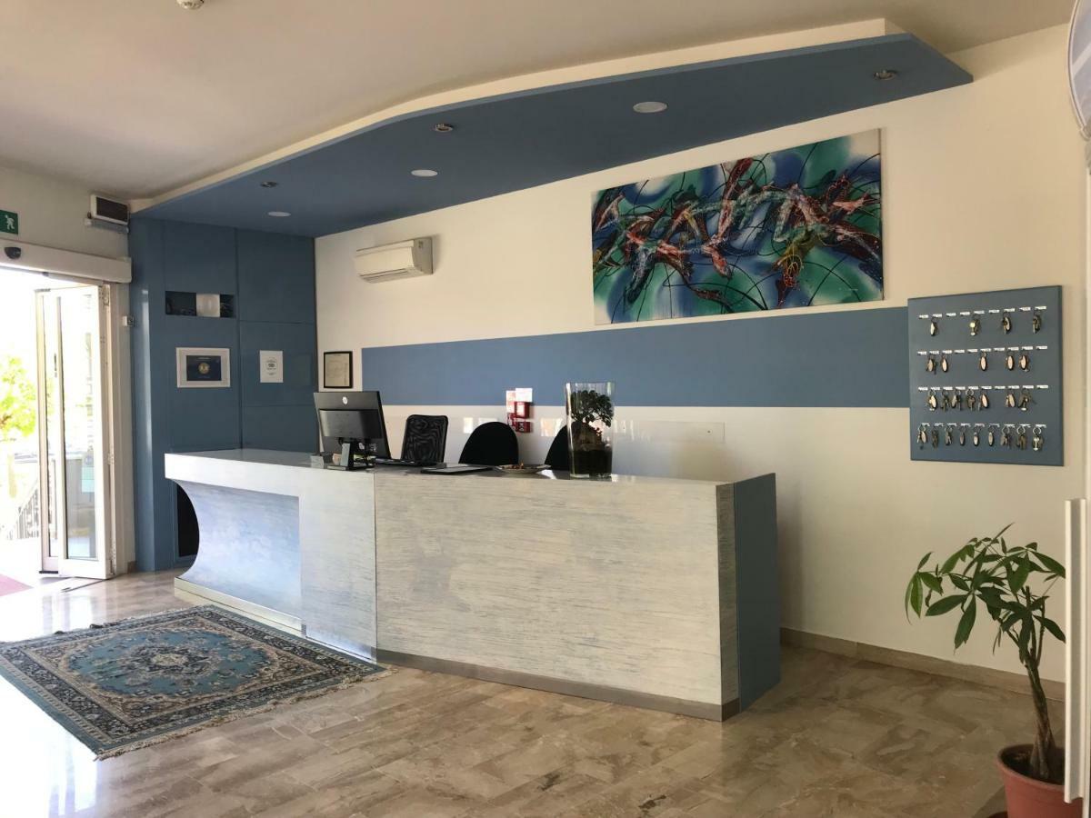 Hotel Moderno - Bed & Breakfast Cervia Kültér fotó