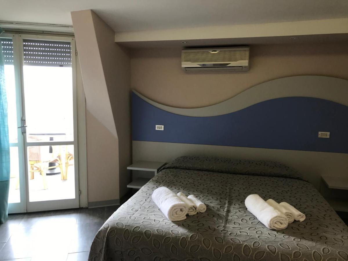Hotel Moderno - Bed & Breakfast Cervia Kültér fotó